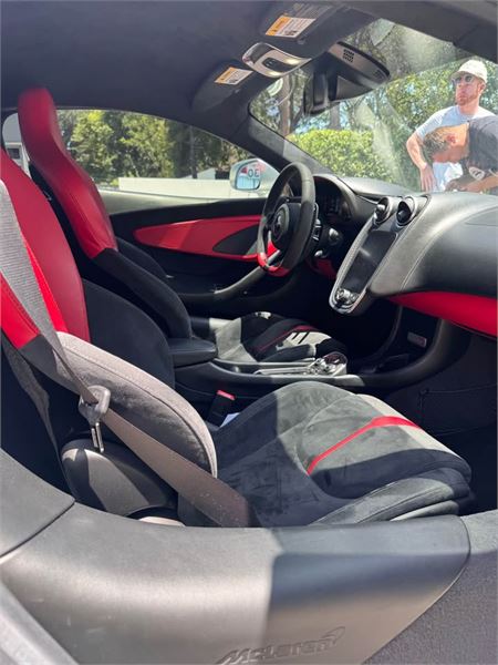 2017 McLaren 570S in Vermillion Red - interior photo 15