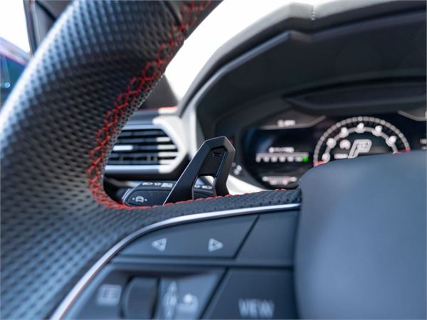 2022 Lamborghini Urus in Rosso Mars Metallic - interior photo 23