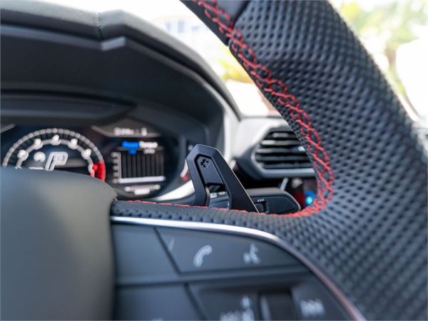 2022 Lamborghini Urus in Rosso Mars Metallic - interior photo 22