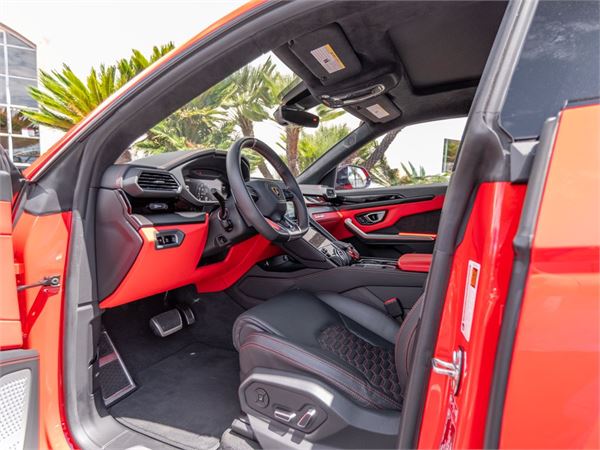 2022 Lamborghini Urus in Rosso Mars Metallic - interior photo 24