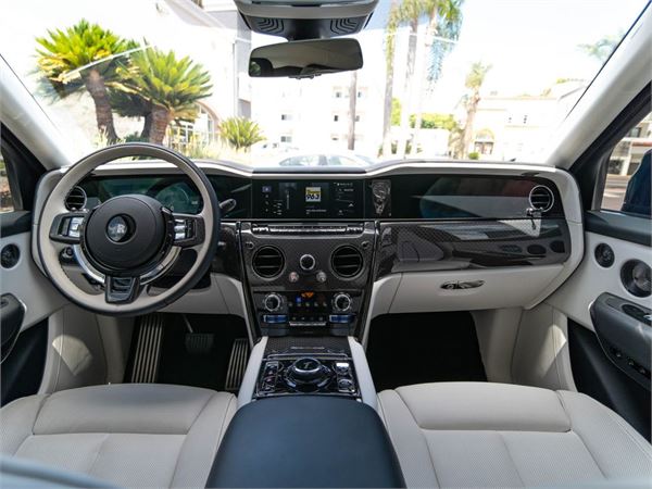 2025 Rolls-Royce Cullinan Black Badge in Black - interior photo 18