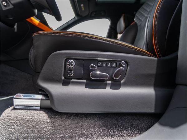 2025 Bentley Bentayga V8 Black Edition in Anthracite Satin - interior photo 24