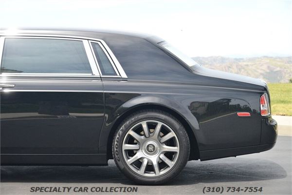 2017 Rolls-Royce Phantom EWB in Black - exterior photo 15