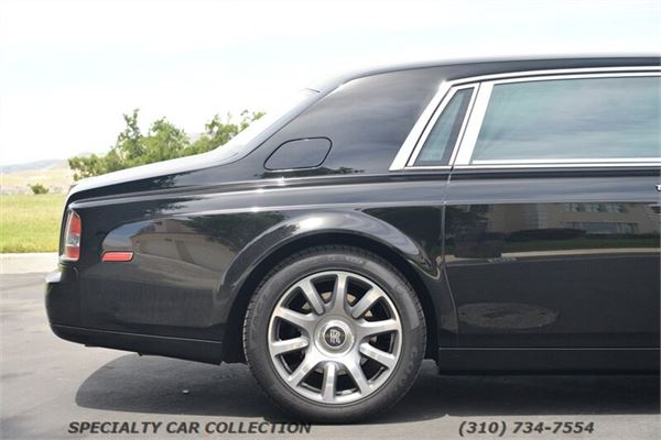 2017 Rolls-Royce Phantom EWB in Black - exterior photo 8