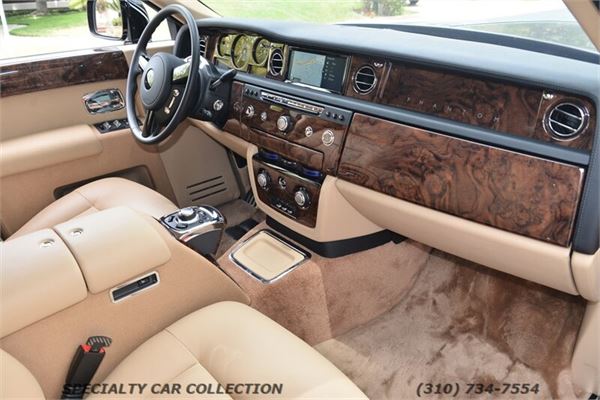 2017 Rolls-Royce Phantom EWB in Black - interior photo 23