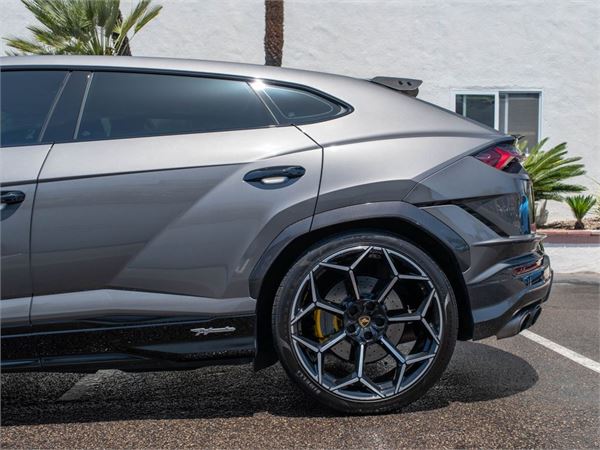 2024 Lamborghini Urus Performante in Grigio Keres Metallic - exterior photo 9
