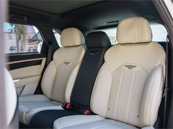 2025 Bentley Bentayga EWB in Glacier White - interior photo 24