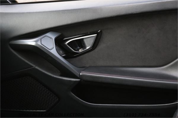 2017 Lamborghini Huracan Spyder in Nero Noctis - interior photo 17