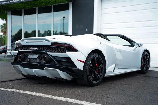 2021 Lamborghini Huracan EVO Spyder LP580-2 in White - exterior photo 3