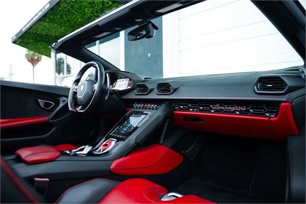 2021 Lamborghini Huracan EVO Spyder LP580-2 in White - interior photo 23
