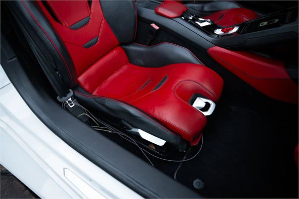 2021 Lamborghini Huracan EVO Spyder LP580-2 in White - interior photo 21