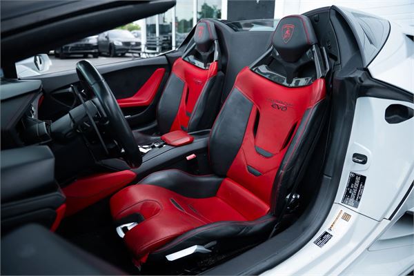2021 Lamborghini Huracan EVO Spyder LP580-2 in White - interior photo 19