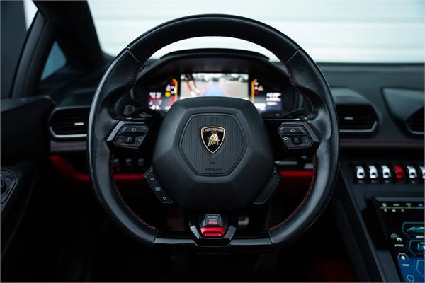 2021 Lamborghini Huracan EVO Spyder LP580-2 in White - interior photo 16