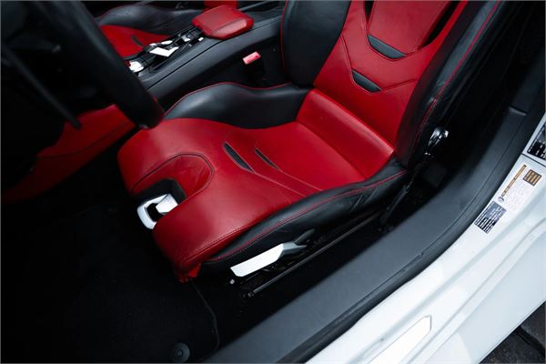 2021 Lamborghini Huracan EVO Spyder LP580-2 in White - interior photo 20