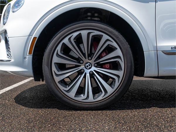 2022 Bentley Bentayga V8 in Glacier White - exterior photo 4