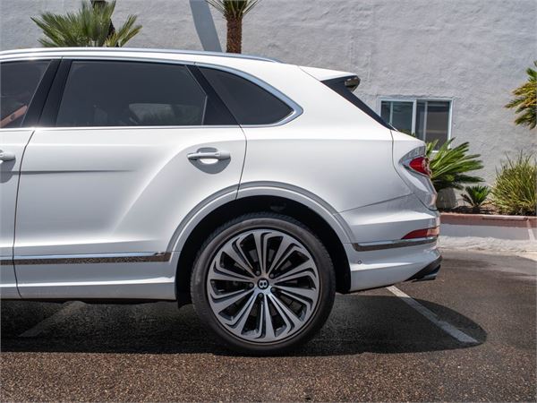 2022 Bentley Bentayga V8 in Glacier White - exterior photo 5