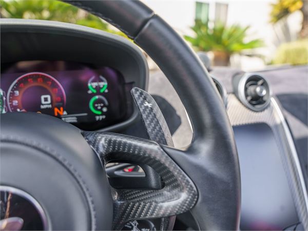 2020 McLaren 600LT in Silica White - interior photo 22