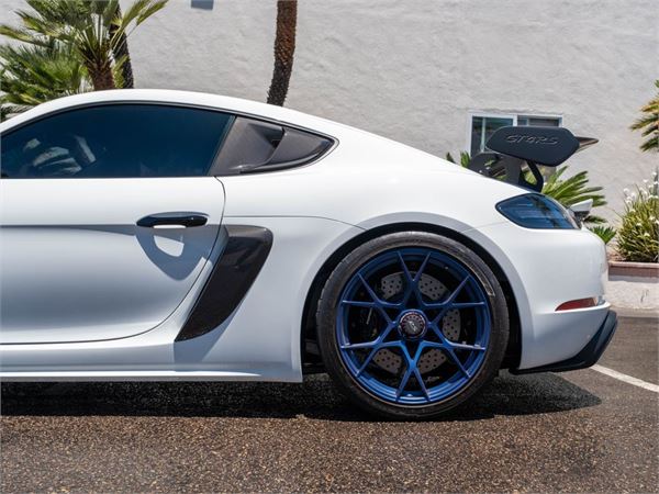 2025 Porsche 718 Cayman GT4 RS Weissach in White - exterior photo 6