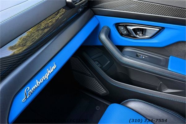 2022 Lamborghini Urus in Bianco Monocerus - interior photo 19
