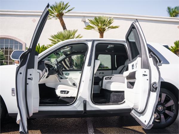 2022 Rolls-Royce Cullinan in Arctic White - exterior photo 16