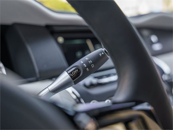 2022 Rolls-Royce Cullinan in Arctic White - interior photo 24