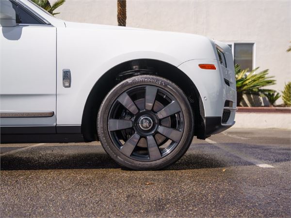 2022 Rolls-Royce Cullinan in Arctic White - exterior photo 6
