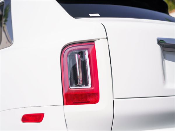 2022 Rolls-Royce Cullinan in Arctic White - exterior photo 10