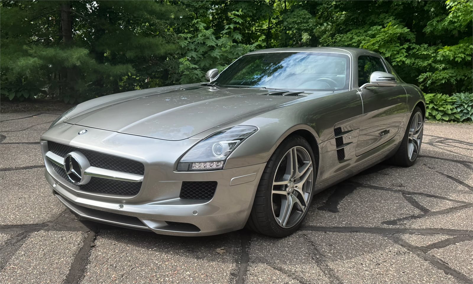 2012 Mercedes-Benz SLS AMG in Iridium Silver Metallic - exterior photo 1