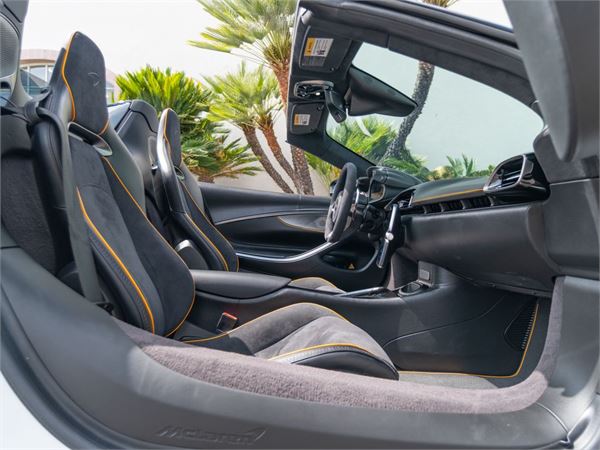 2025 McLaren Artura in Silica White - interior photo 20