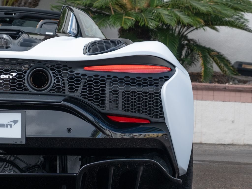2025 McLaren Artura in Silica White - exterior photo 1