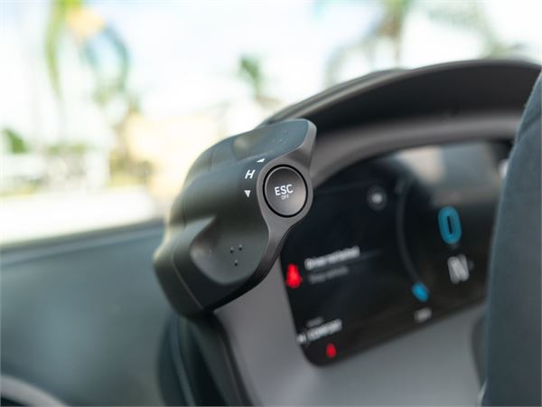 2025 McLaren Artura in Silica White - interior photo 24