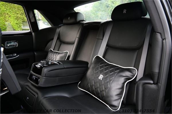 2015 Rolls-Royce Ghost in Diamond Black - interior photo 21