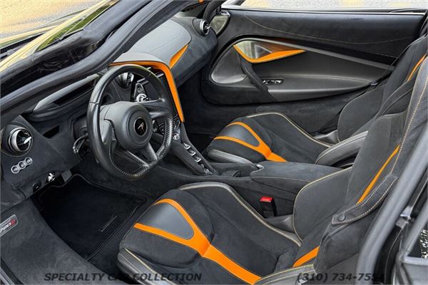 2019 McLaren 720S in Storm Grey - interior photo 20