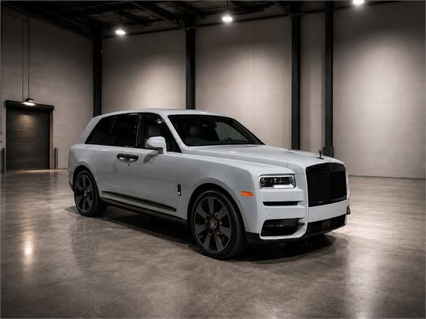 2023 Rolls-Royce Cullinan in Selby Grey - exterior photo 3