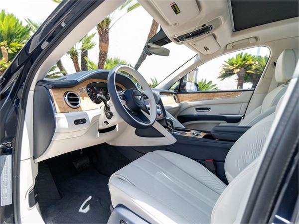 2024 Bentley Bentayga in Dark Sapphire Metallic - interior photo 23
